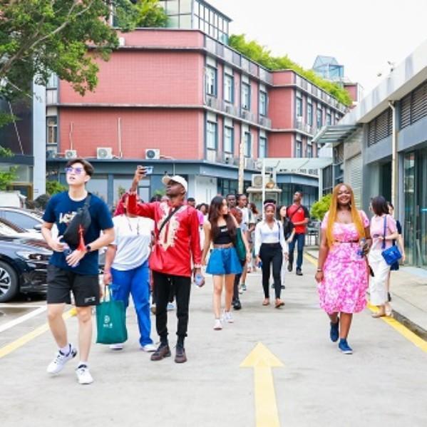 'Chinese Bridge' Summer Camp comes to Haizhu