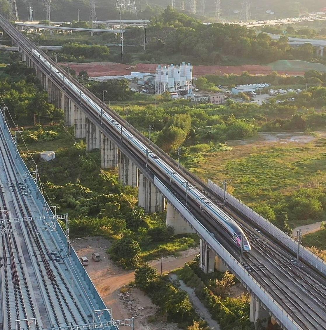 Guangzhou and Shenzhen Airports to be connected in 20 minutes by newly constructed high-speed train