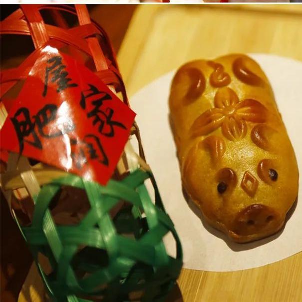 Items to add fun to the Mid-Autumn Festival