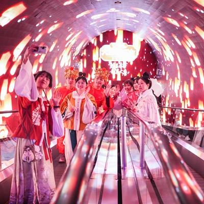 Tang-style Lantern Festival kicks off in Tianhe