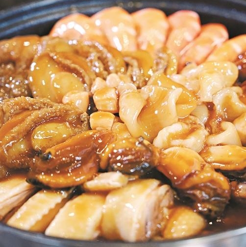 Chinese New Year's Eve Dinner | Decode blessings behind food materials of Poon Choi
