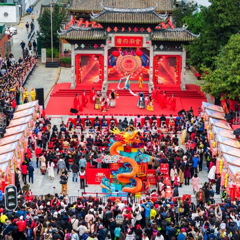 Guangfu Temple Fair livens up millennium-old Beijing Lu