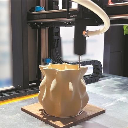 Canton Fair | China-made 3D printers wow foreign visitors