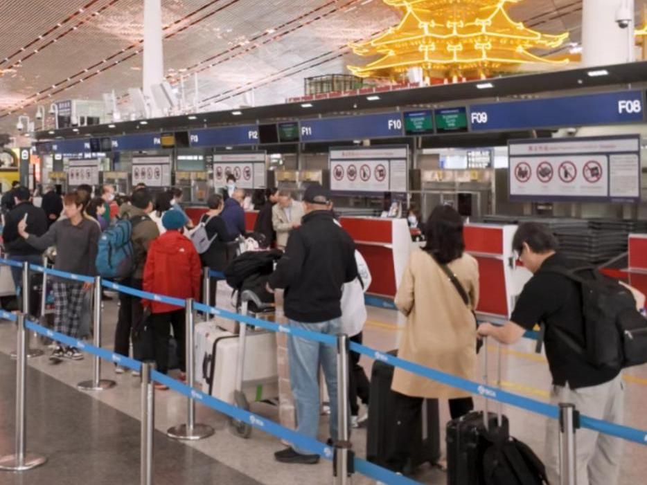 China's border ports to see 1.76m daily entry, exit trips amid May Day holiday