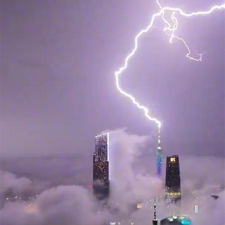 Lightning strikes Canton Tower 6 times in one hour