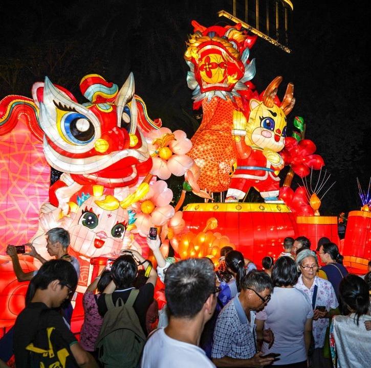 100 families attend Mid-Autumn Festival Lantern Lighting Ceremony in GZ