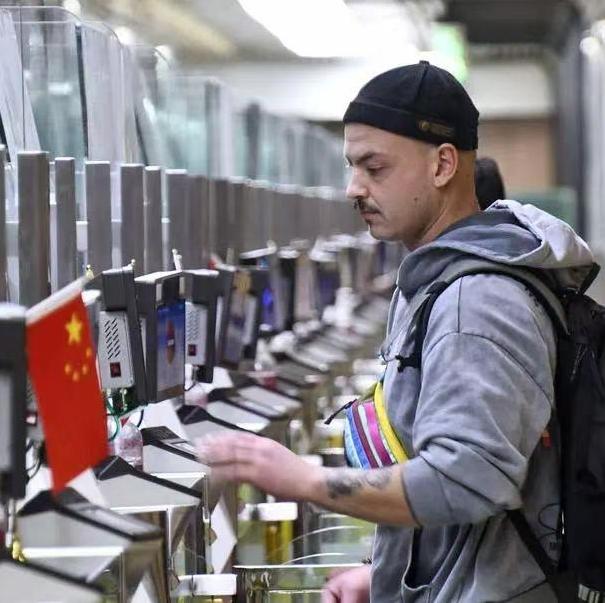 China to launch new type of visa for young science, technology professionals