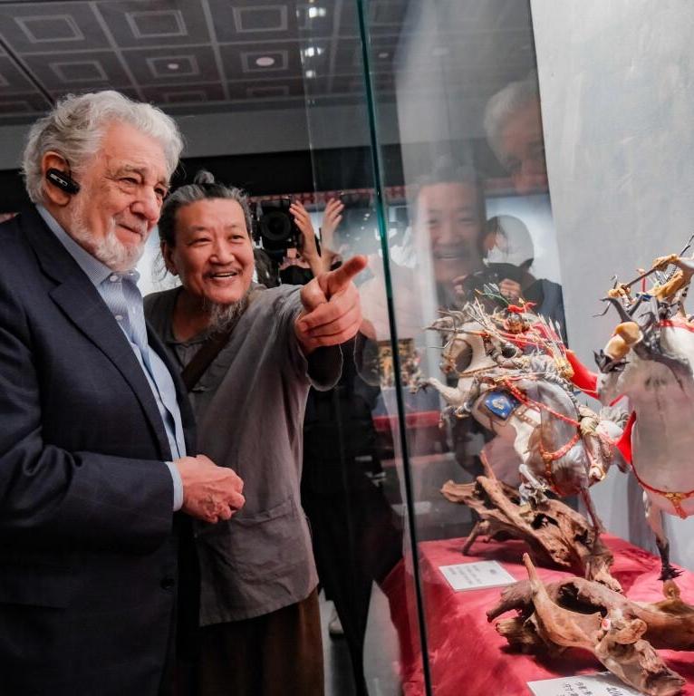 World-renowned tenor Plácido Domingo explores intangible cultural heritage in Guangzhou