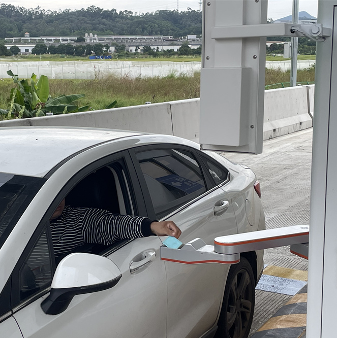 Guangzhou's highway breakthrough: AI robots now handle toll collection at Zhongluotan