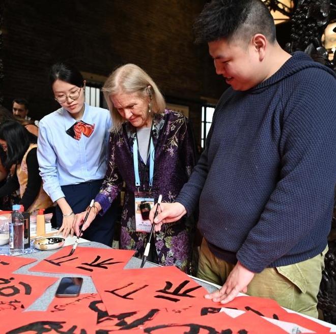 Delegates attending APEC Senior Officials' Meeting, related sessions visit Guangzhou