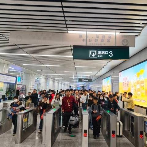 Guangdong intercity rail adds late-night links at Guangzhou South Railway Station
