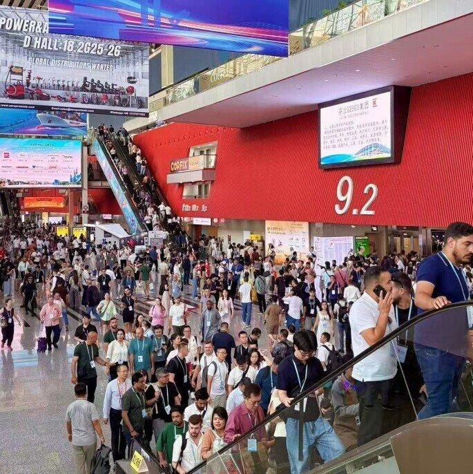 Guangzhou upgrades services to improve experience for overseas visitors at the 139th Canton Fair