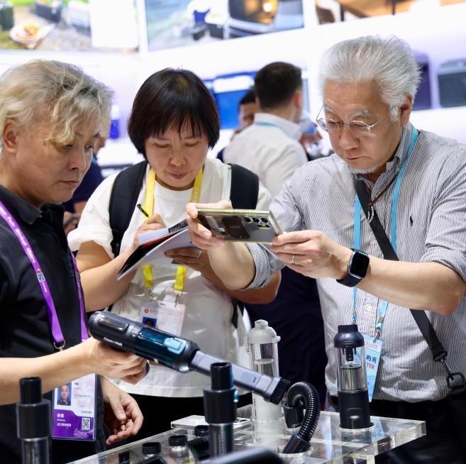 Foreign buyers hit record for first phase of China's Canton Fair