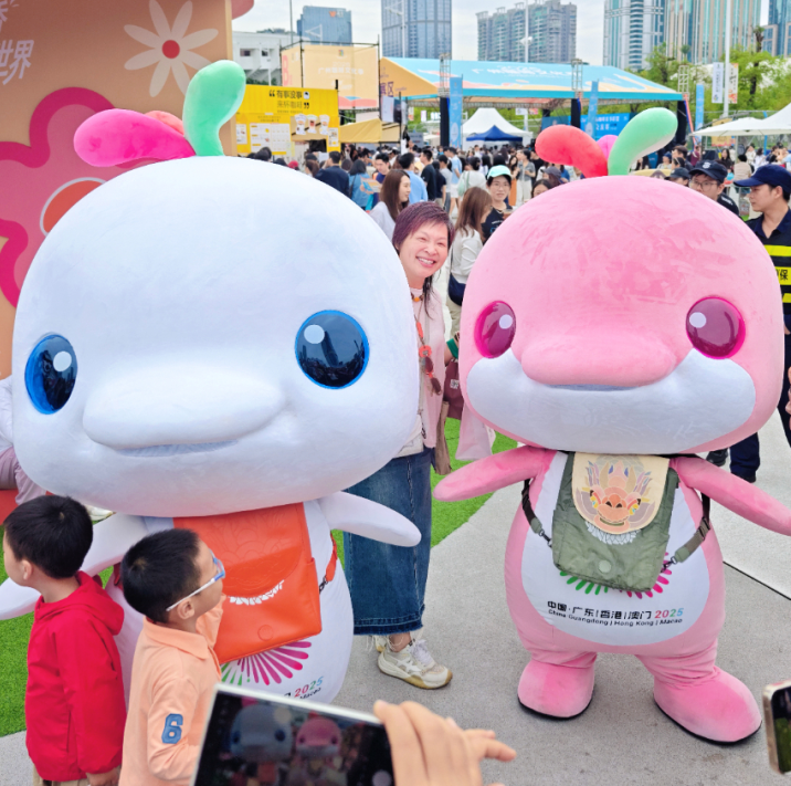 Guangzhou's May Day boom: 12.6m visitors, 12.8b yuan in spending