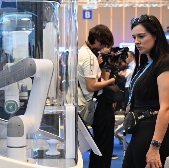 Latin American buyers flock to Canton Fair as China's smart products shine