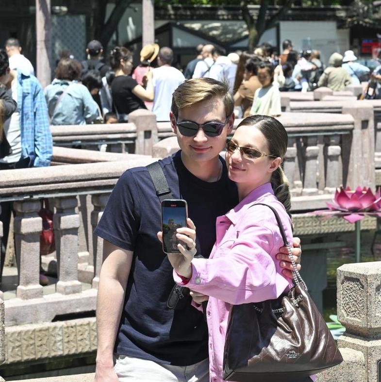 China extends visa-free policy for Russian citizens