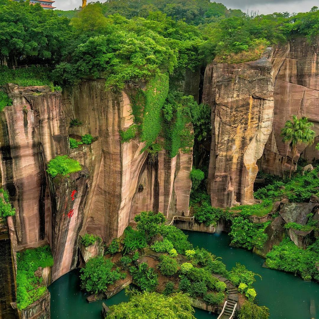 Swallow Rock, Lianhua Mountain, Guangzhou